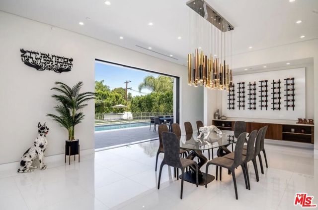 20141 Wells Drive, Woodland Hills (los Angeles), CA 91364