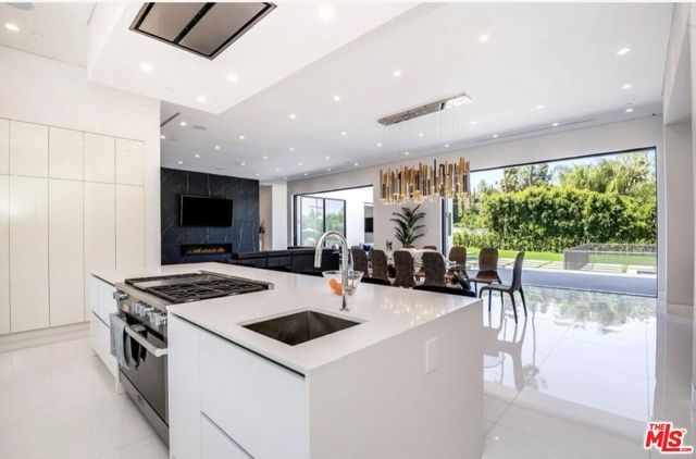 20141 Wells Drive, Woodland Hills (los Angeles), CA 91364