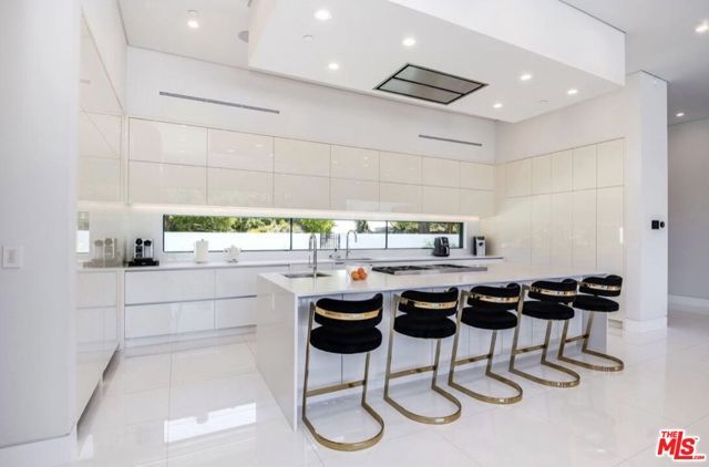20141 Wells Drive, Woodland Hills (los Angeles), CA 91364