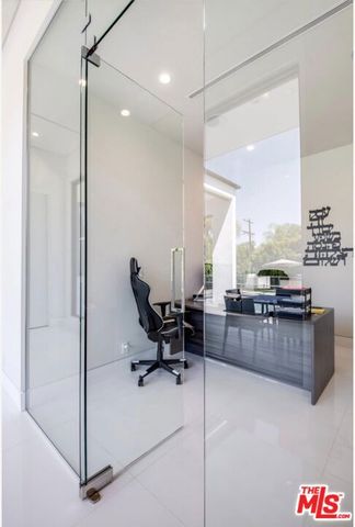 20141 Wells Drive, Woodland Hills (los Angeles), CA 91364