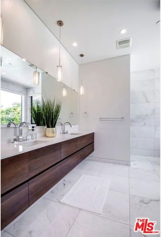 20141 Wells Drive, Woodland Hills (los Angeles), CA 91364