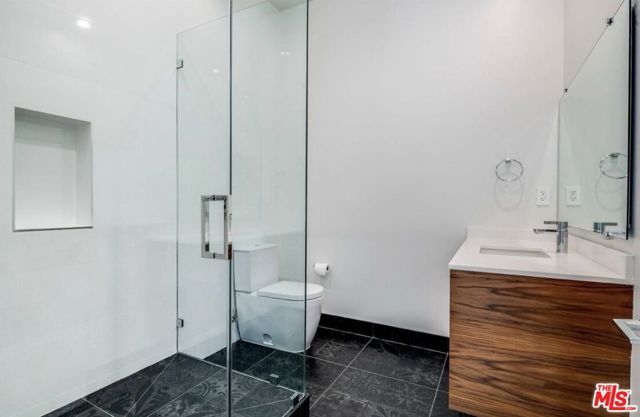 20141 Wells Drive, Woodland Hills (los Angeles), CA 91364