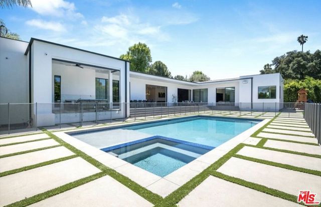 20141 Wells Drive, Woodland Hills (los Angeles), CA 91364
