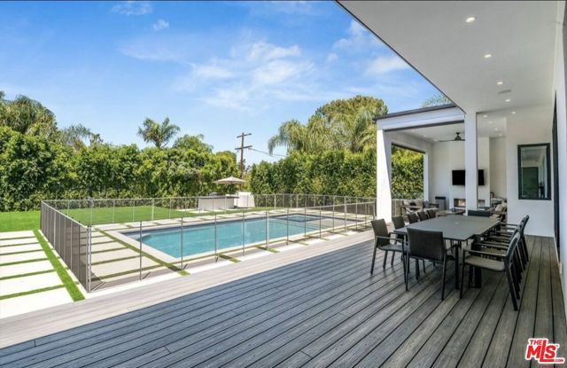 20141 Wells Drive, Woodland Hills (los Angeles), CA 91364