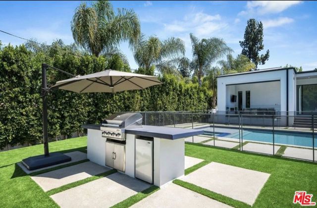 20141 Wells Drive, Woodland Hills (los Angeles), CA 91364