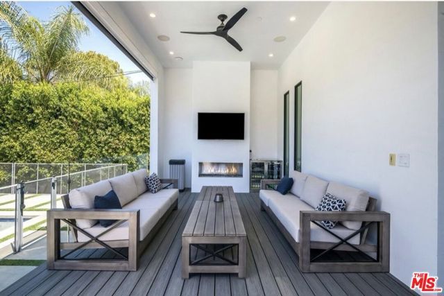 20141 Wells Drive, Woodland Hills (los Angeles), CA 91364
