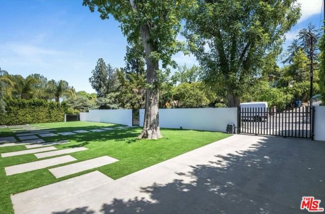 20141 Wells Drive, Woodland Hills (los Angeles), CA 91364