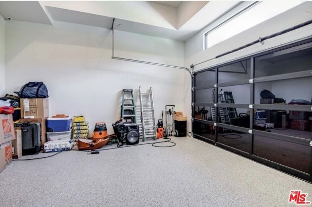 20141 Wells Drive, Woodland Hills (los Angeles), CA 91364