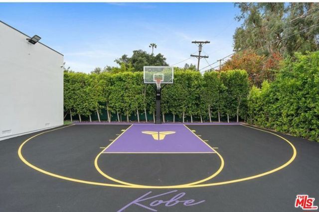 20141 Wells Drive, Woodland Hills (los Angeles), CA 91364