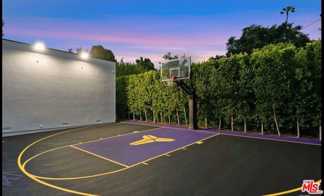 20141 Wells Drive, Woodland Hills (los Angeles), CA 91364