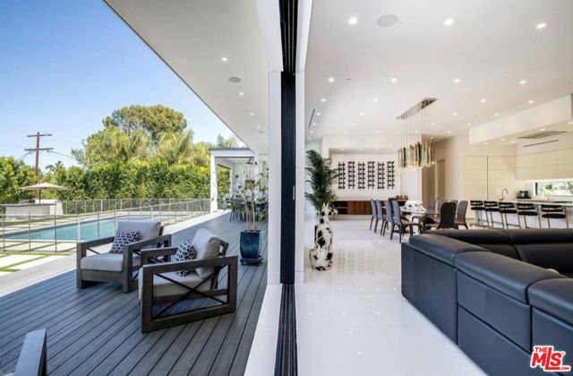 20141 Wells Drive, Woodland Hills (los Angeles), CA 91364