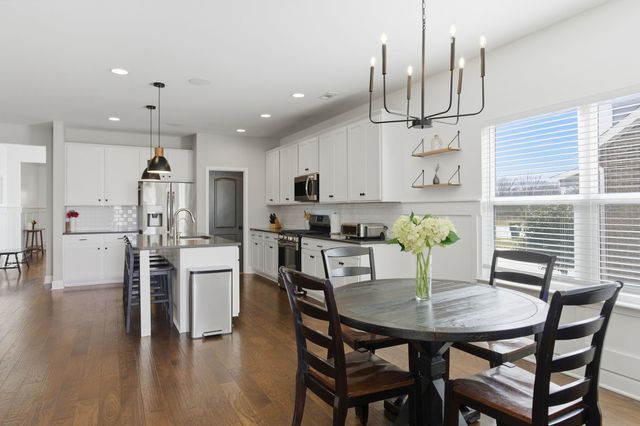 606 Oakvale Ln, Mount Juliet, TN 37122