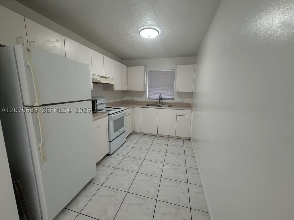 2224 Pierce St 26, Hollywood, FL 33020