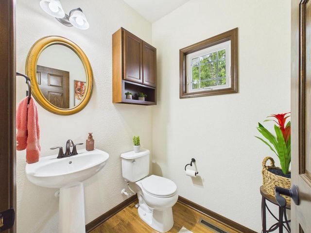 W272N387 Hilltop DRIVE, Waukesha, WI 53188