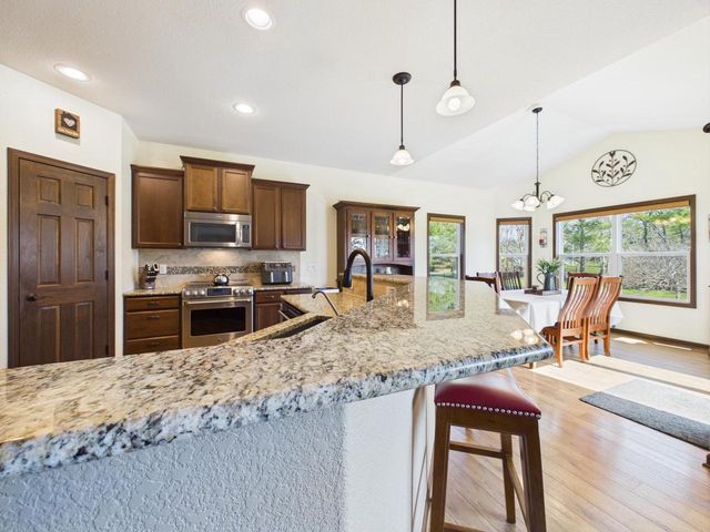 W272N387 Hilltop DRIVE, Waukesha, WI 53188