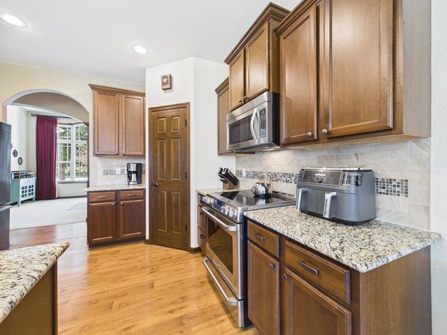 W272N387 Hilltop DRIVE, Waukesha, WI 53188