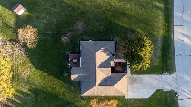 W272N387 Hilltop DRIVE, Waukesha, WI 53188