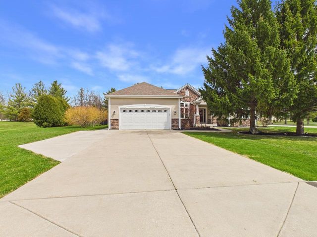 W272N387 Hilltop DRIVE, Waukesha, WI 53188