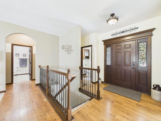 W272N387 Hilltop DRIVE, Waukesha, WI 53188
