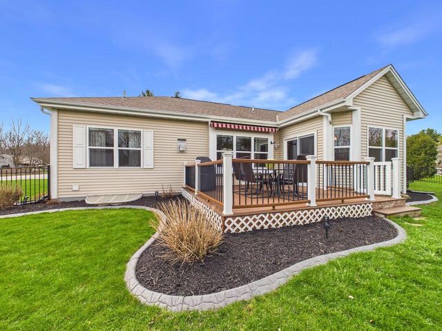 W272N387 Hilltop DRIVE, Waukesha, WI 53188