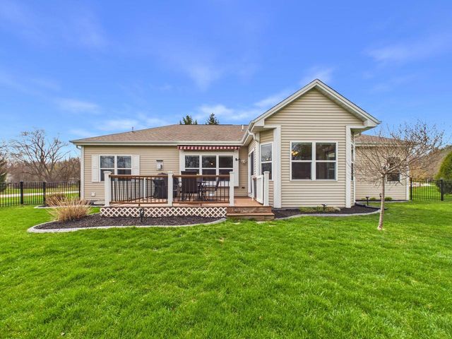 W272N387 Hilltop DRIVE, Waukesha, WI 53188