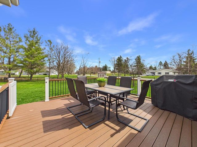W272N387 Hilltop DRIVE, Waukesha, WI 53188