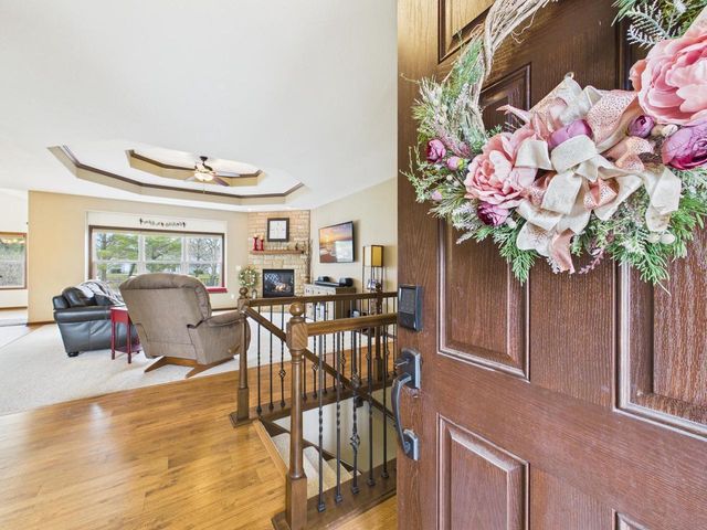 W272N387 Hilltop DRIVE, Waukesha, WI 53188