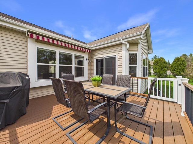 W272N387 Hilltop DRIVE, Waukesha, WI 53188