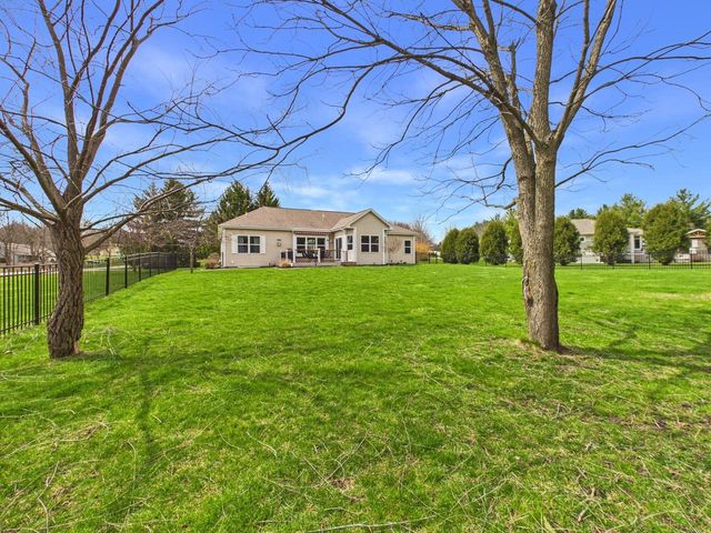 W272N387 Hilltop DRIVE, Waukesha, WI 53188