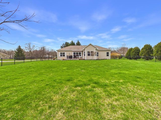 W272N387 Hilltop DRIVE, Waukesha, WI 53188