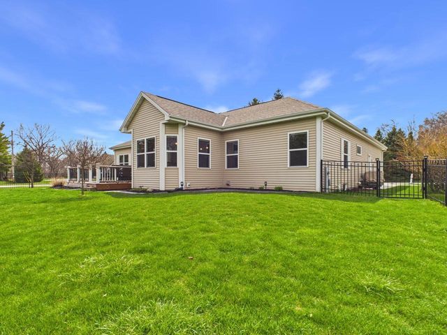 W272N387 Hilltop DRIVE, Waukesha, WI 53188