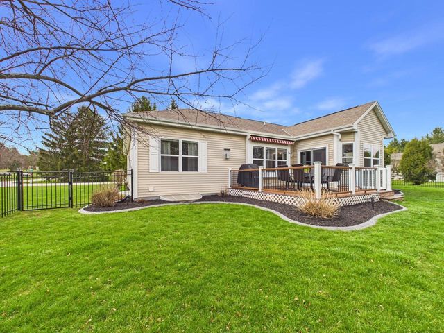 W272N387 Hilltop DRIVE, Waukesha, WI 53188