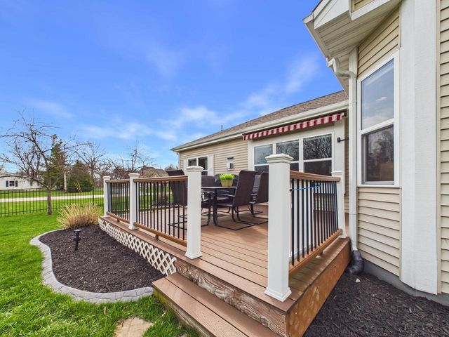 W272N387 Hilltop DRIVE, Waukesha, WI 53188