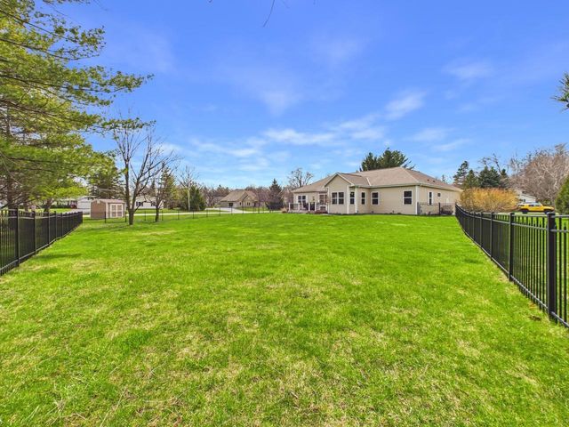 W272N387 Hilltop DRIVE, Waukesha, WI 53188