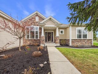 W272N387 Hilltop DRIVE, Waukesha, WI 53188