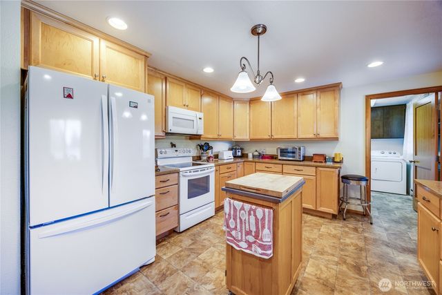 70 Starry Road, Sequim, WA 98382