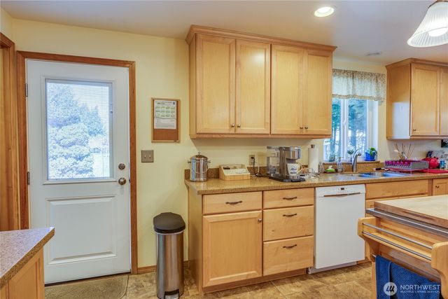 70 Starry Road, Sequim, WA 98382