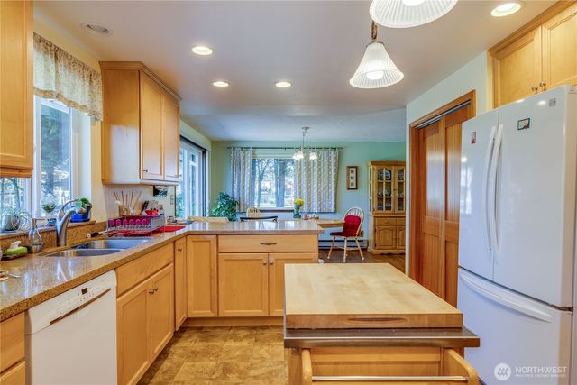 70 Starry Road, Sequim, WA 98382