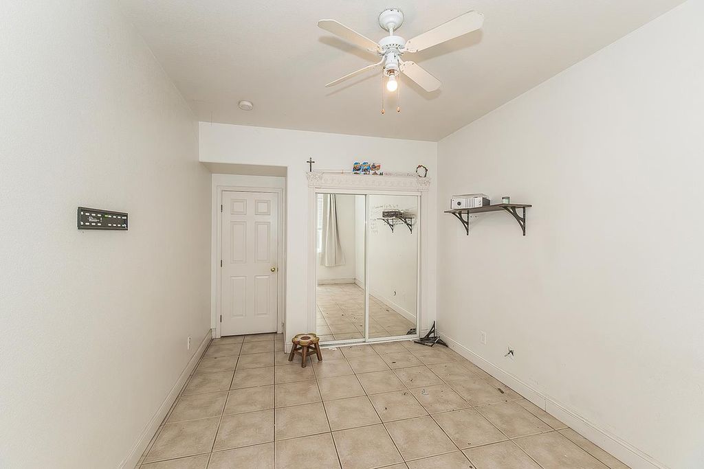 Image 13 of property listing at 1903 N Sunny Lane, Reedley, CA 93654