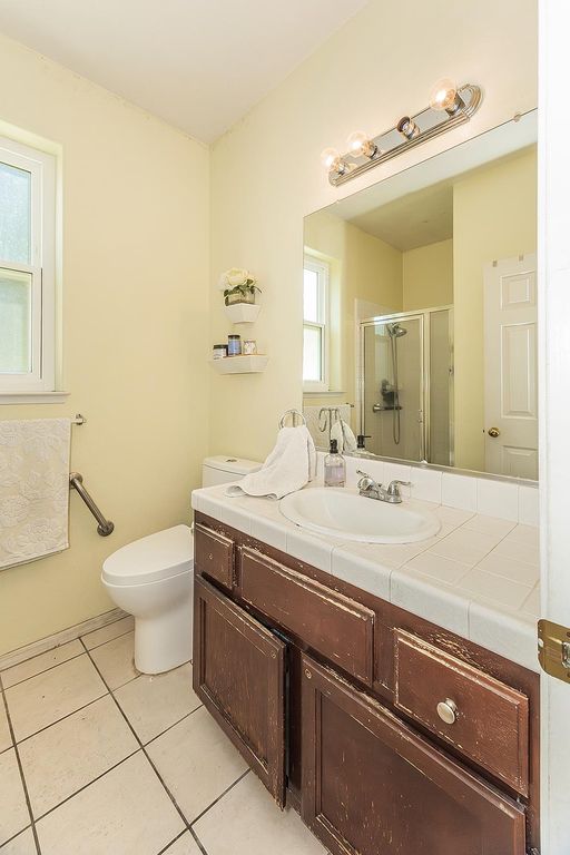 Image 14 of property listing at 1903 N Sunny Lane, Reedley, CA 93654