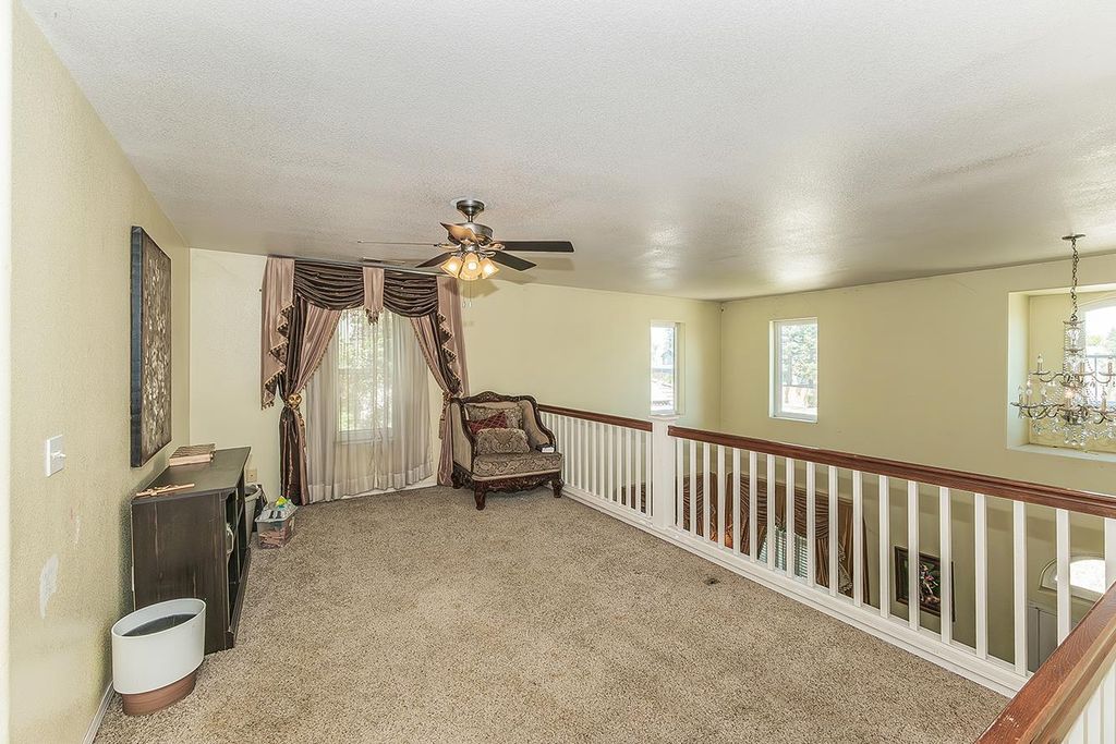 Image 16 of property listing at 1903 N Sunny Lane, Reedley, CA 93654