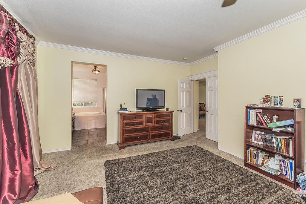 Image 19 of property listing at 1903 N Sunny Lane, Reedley, CA 93654