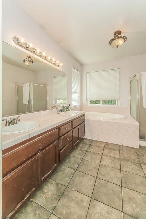 Image 21 of property listing at 1903 N Sunny Lane, Reedley, CA 93654