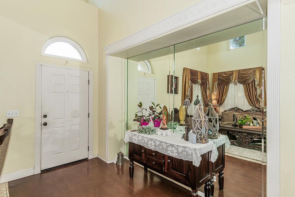 Image 3 of property listing at 1903 N Sunny Lane, Reedley, CA 93654