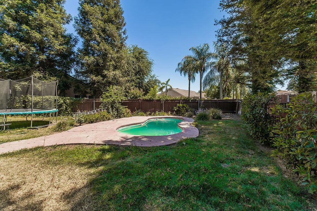 Image 31 of property listing at 1903 N Sunny Lane, Reedley, CA 93654