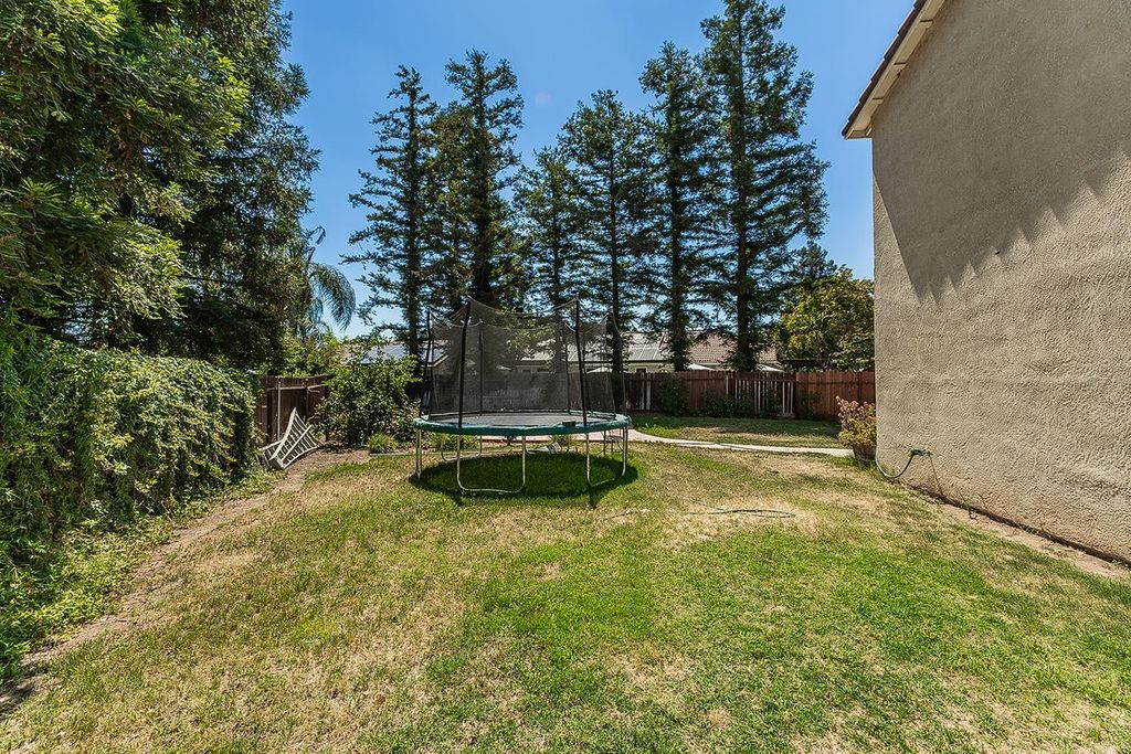 Image 33 of property listing at 1903 N Sunny Lane, Reedley, CA 93654