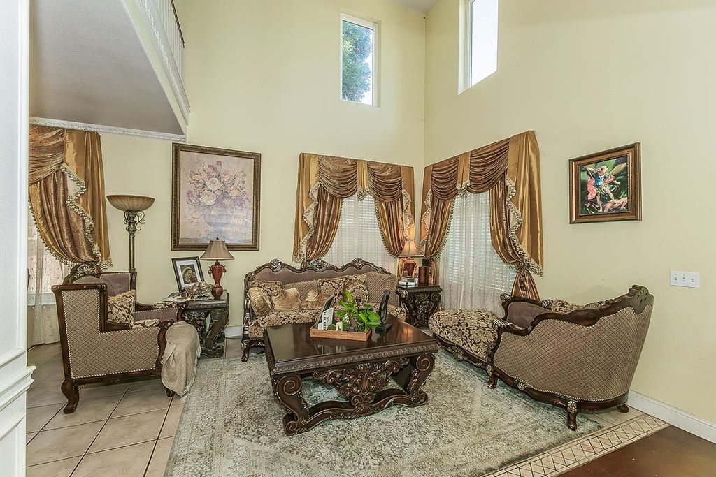 Image 4 of property listing at 1903 N Sunny Lane, Reedley, CA 93654