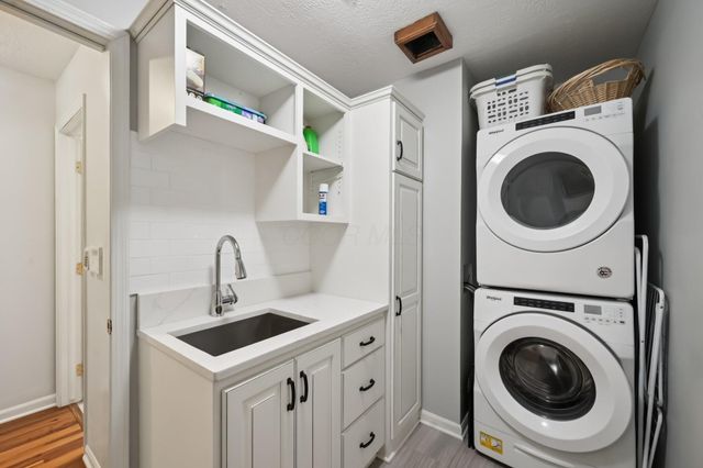 8245 Markhaven Court, Columbus, OH 43235