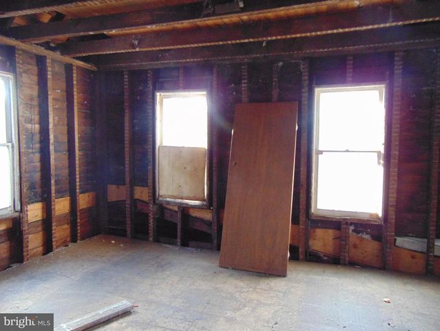 185 BROADWAY, Westville, NJ 08093