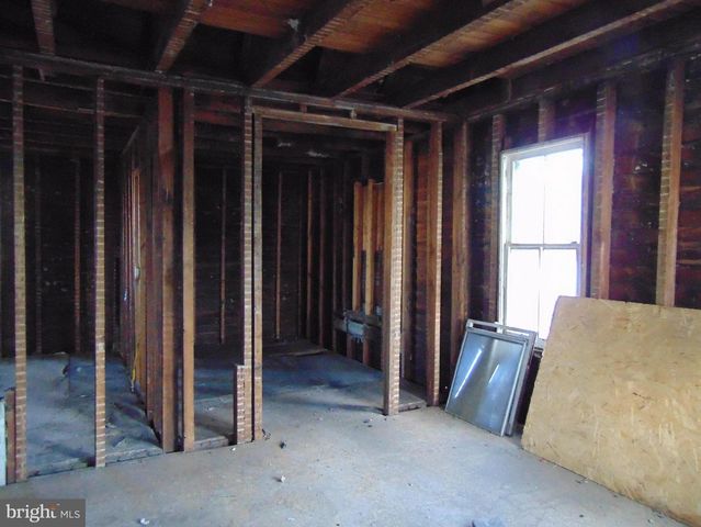 185 BROADWAY, Westville, NJ 08093